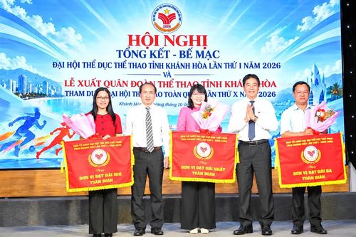Khánh Hòa trao cờ xuất quân cho đoàn thể thao tham dự Đại hội Thể thao toàn quốc