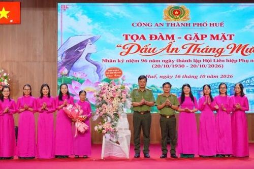 'Dấu ấn tháng Mười' khơi dậy khát vọng cống hiến của phụ nữ Công an Huế