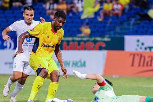 Nam Định đánh bại Thanh Hoá 2-0: Damoth phản lưới nhà
