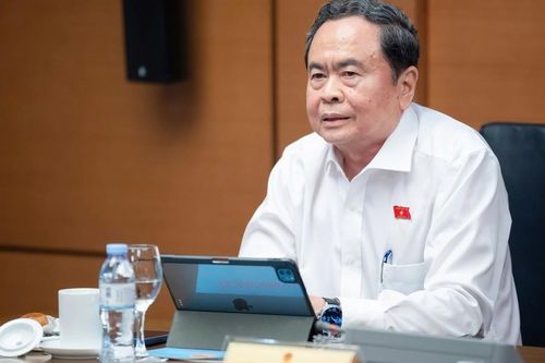 Chủ tịch Quốc hội: Chuyển từ cho vay dựa trên tài sản thế chấp sang dòng tiền