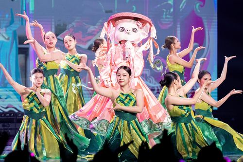 Ca sĩ mặt nạ được cứu?
