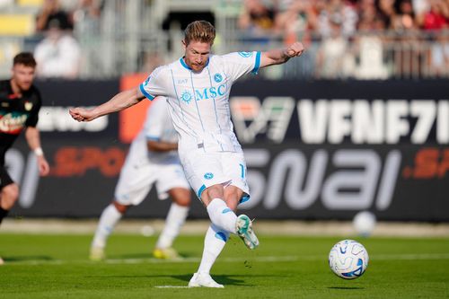 De Bruyne đá hỏng phạt đền, Napoli thua đội cuối bảng