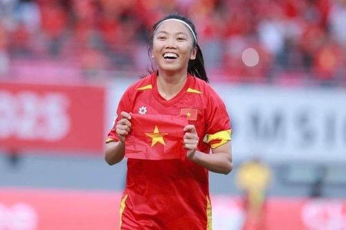 Quả bóng vàng Huỳnh Như bảo vệ luận văn thạc sĩ