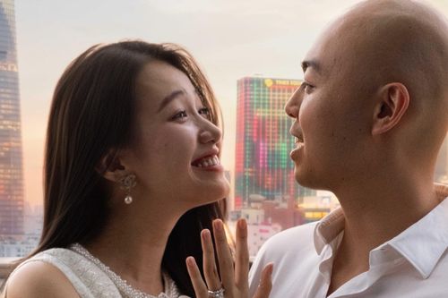 Thiếu gia gia tộc Sơn Kim cầu hôn bạn gái