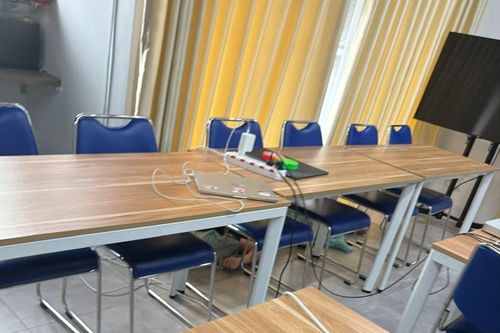 Gọi là 'học tại nhà', trẻ vẫn đi bán trú cả tuần