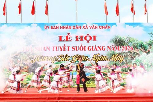 Suối Giàng mùa lễ hội, nơi hương trà kể chuyện núi rừng