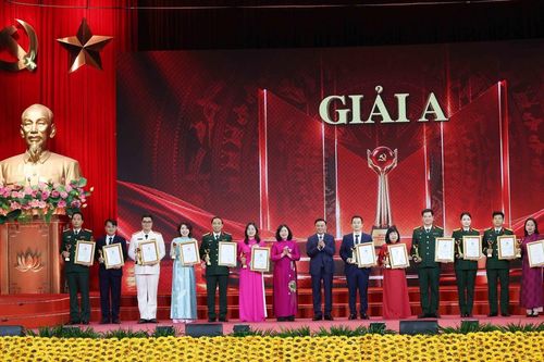 Lễ trao giải Cuộc thi chính luận về bảo vệ nền tảng tư tưởng của Đảng lần thứ 6