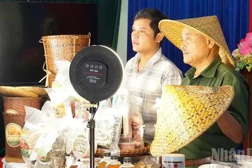 Đà Nẵng: Xã miền núi Trà Đốc tập huấn kỹ năng bán hàng trên nền tảng số cho người dân