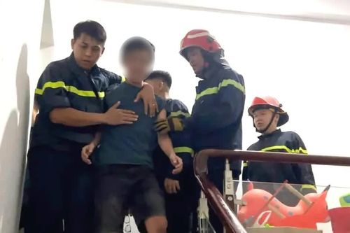 Cảnh sát PCCC và CNCH giải cứu nam thanh niên có ý định tự tử