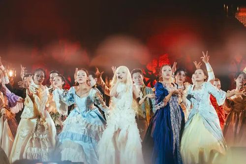 Hơn 7.000 khán giả hòa cùng Concert 'Giữa một vạn tour'