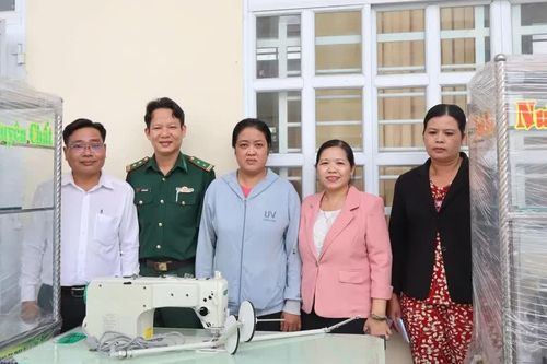 Xã An Thới Đông vận động hơn 850 triệu đồng chăm lo người nghèo