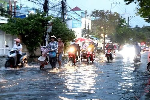 Ngày 18/10, Nam Bộ và Nam Trung Bộ mưa dông, cảnh báo lốc xoáy trên biển