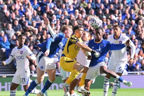 Cận cảnh chấn thương đáng sợ của Emiliano Martinez