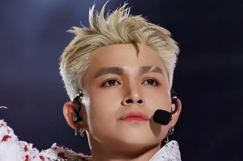 Đu dây, đưa thuyền lên không trung ở concert gần 50.000 người