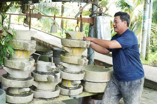 Độc lạ miền Tây: Lão nông sưu tầm hàng trăm chiếc cối xay