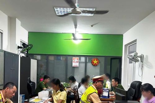 Ngồi giữa đường đèo Hải Vân chụp ảnh, 6 phụ nữ bị phạt