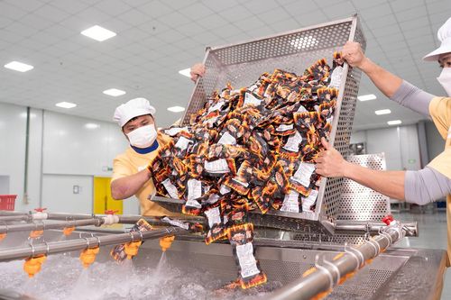 Sản phẩm Ăn Cùng Bà Tuyết bị tiêu hủy tại Nhật; tiệm vàng nói về việc trả tài sản