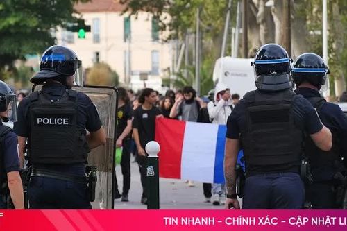 Pháp đối mặt làn sóng biểu tình vì giá sinh hoạt tăng cao