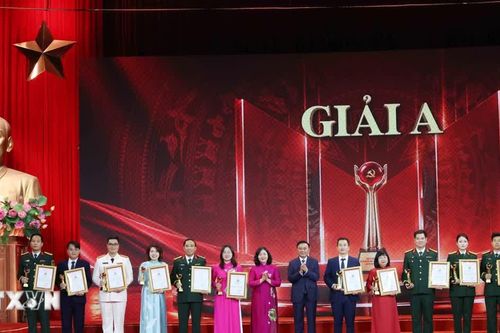 Lễ trao giải Cuộc thi chính luận về bảo vệ nền tảng tư tưởng của Đảng lần thứ 6