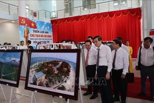 Triển lãm ảnh về Bác Hồ khơi dậy khát vọng phát triển