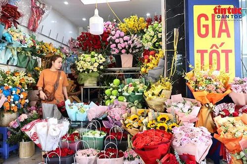 Thị trường hoa Hà Nội nhộn nhịp trước Ngày Phụ nữ Việt Nam 20/10