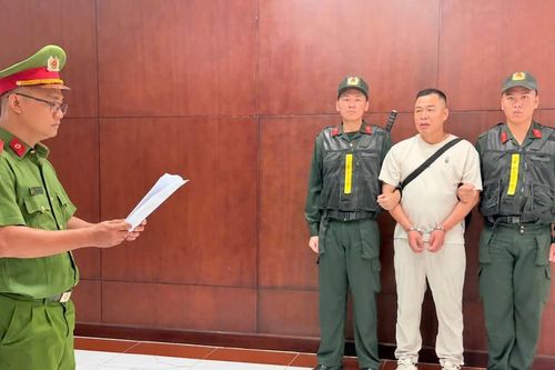 Chồng cũ Hằng Du Mục bị bắt giam vì liên quan đến sản phẩm táo đỏ