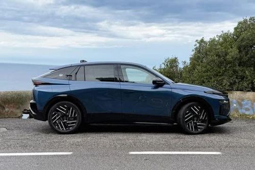 SUV công suất 375 mã lực, giá khởi điểm gần 1,2 tỷ đồng