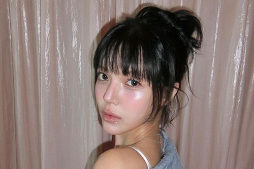 Cựu thành viên AOA bất ngờ xuất hiện trong trang phục bệnh nhân, loạt ảnh gây lo lắng