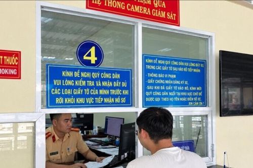 CSGT TP.HCM mạnh tay xử lý vi phạm, tận tình hỗ trợ người dân