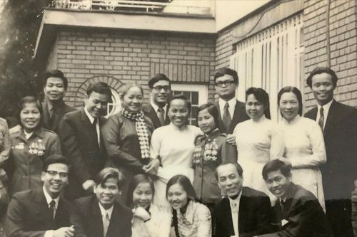 'Bóng hồng' ngoại giao Phan Thị Minh Hiền