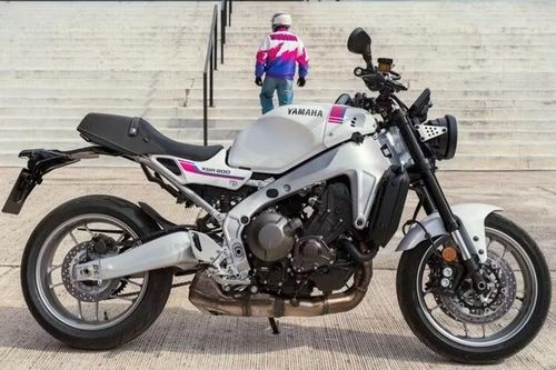 Yamaha XSR900 2027 lột xác với màu trắng Neon cực nổi bật