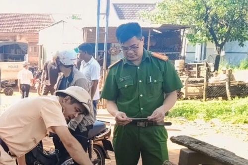 Gia Lai: Tuyên truyền, ký cam kết bảo đảm an toàn giao thông với người điều khiển xe công nông