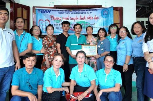 Báo và Phát thanh, Truyền hình Khánh Hòa phối hợp trao 37,5 triệu đồng hỗ trợ bệnh nhân có hoàn cảnh đặc biệt khó khăn