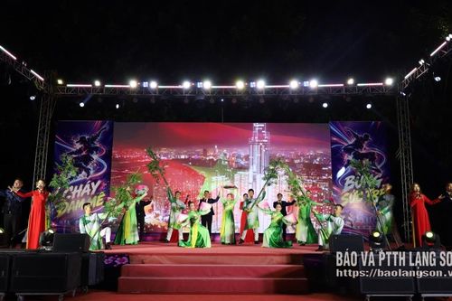 Chương trình biểu diễn nghệ thuật, liên hoan nhảy hiện đại chào mừng kỷ niệm 76 năm Ngày giải phóng Lạng Sơn
