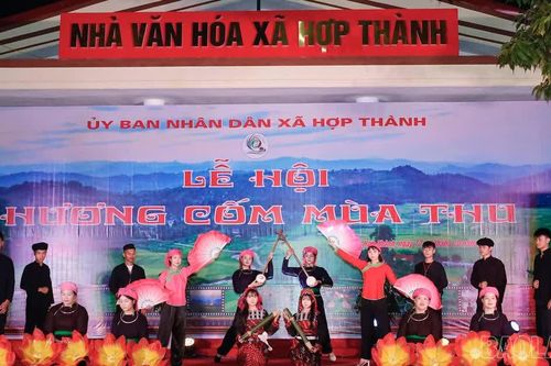 Sắc màu văn hóa hội tụ tại Lễ hội Cốm Hợp Thành