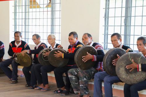 Giữ nhịp chiêng đại ngàn ở buôn Buôr