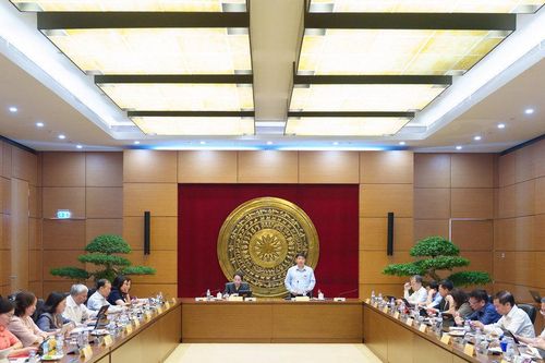 Gỡ 'nút thắt' thể chế, khơi thông nguồn lực thúc đẩy tăng trưởng nhanh và bền vững