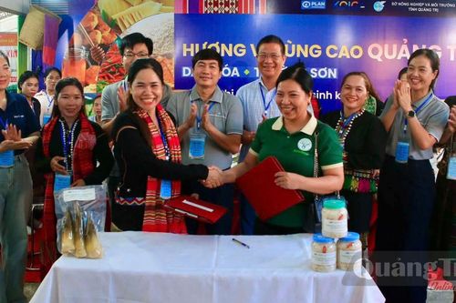 Sinh kế cho phụ nữ vùng biên