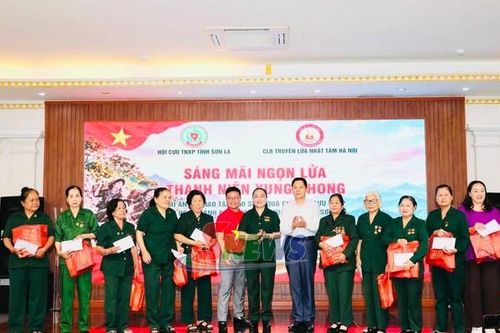 Chương trình tri ân 'Sáng mãi ngọn lửa Thanh niên xung phong'.