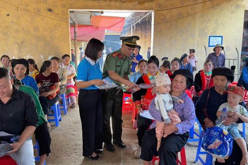 Phiên chợ truyền thông về pháp luật tại xã Sơn Lộ