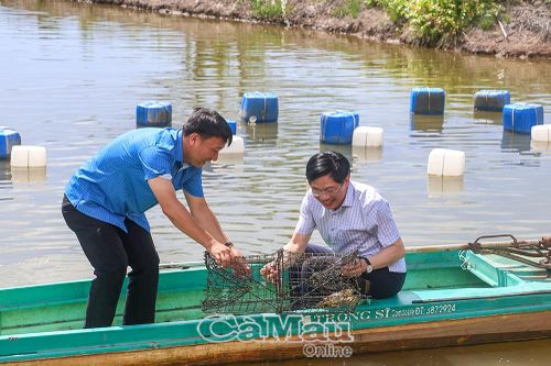 Phó Bí thư Thường trực Tỉnh uỷ Đặng Văn Dũng khảo sát và dự phát động thi đua tại xã Đất Mũi