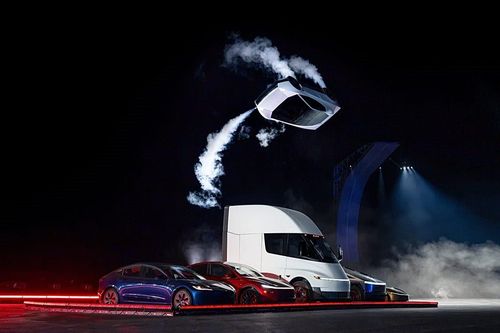 Ô tô điện Tesla Roadster bay nhờ đâu?