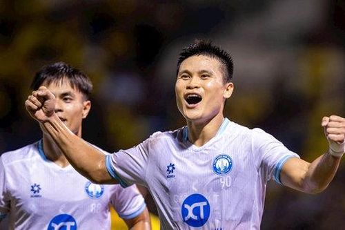 Không có Xuân Son, Thép xanh Nam Định vẫn thắng Thanh Hóa