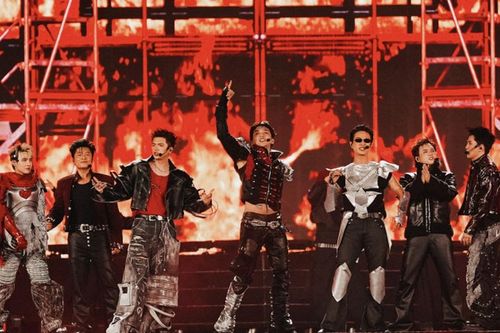 Đu dây xuyên không, đưa thuyền lên trời: Concert Anh Trai Vượt Ngàn Chông Gai 2026 nhận loạt lời khen 'mãn nhãn, bá khí và đẳng cấp'
