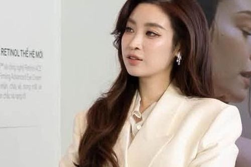 Lần hiếm hoi Đỗ Mỹ Linh diện suit phong cách menswear ấn tượng