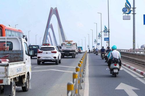 Xe phía trước bất ngờ giảm tốc, tài xế có bị phạt lỗi không giữ khoảng cách?
