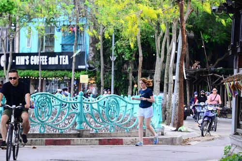 Thời tiết tháng 10 bất thường khi miền Bắc nắng kéo dài, Nam Bộ mưa không dứt