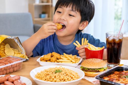 Thực phẩm siêu chế biến ảnh hưởng thế nào đến sự phát triển của trẻ?