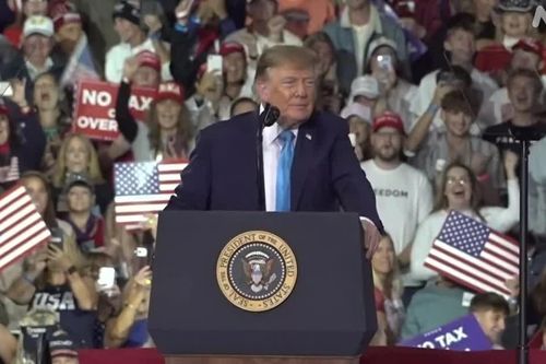 Trước thềm bầu cử giữa nhiệm kỳ, ông Trump hứa đầu tư vào các bang chiến địa