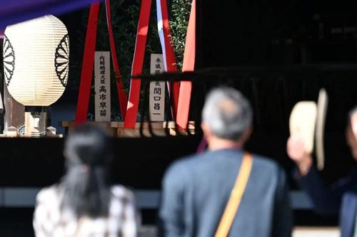 Trung Quốc chỉ trích Thủ tướng Nhật Bản dâng lễ tại đền Yasukuni